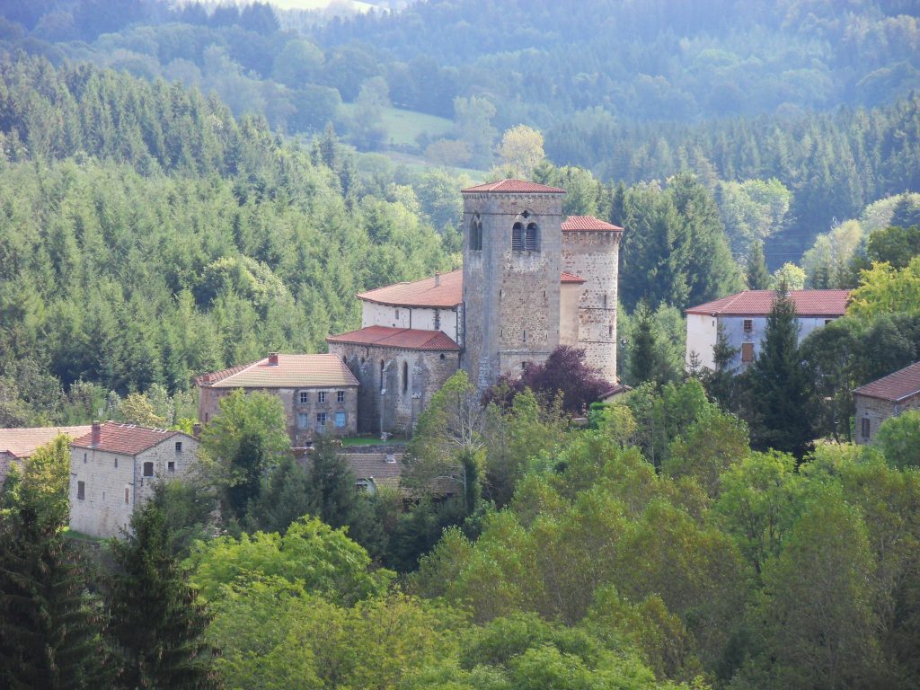 Le bourg d'Auzelles